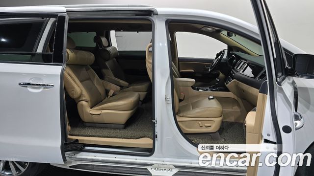Kia Carnival 9-Seater Prstige 2019 — фото 26
