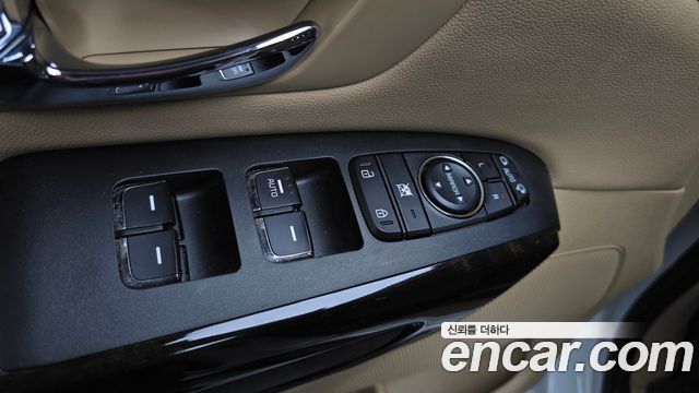 Kia Carnival 9-Seater Prstige 2019 — фото 30