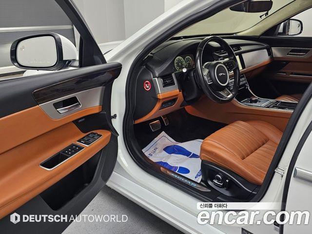 Jaguar XF (X260) 20d Portfolio 2019 — фото 15