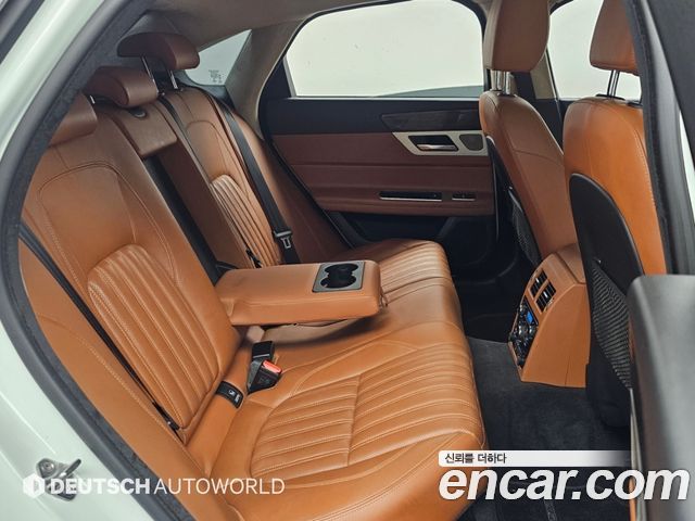 Jaguar XF (X260) 20d Portfolio 2019 — фото 16