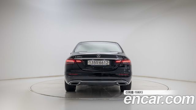 Mercedes-Benz E-Class (W213) E300e 4MATIC Exclusive 2021 — фото 4
