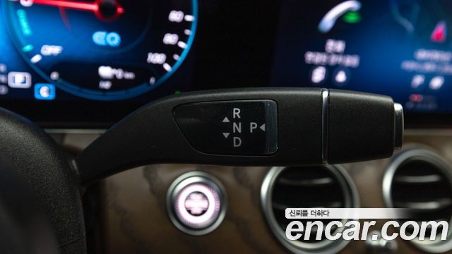 Mercedes-Benz E-Class (W213) E300e 4MATIC Exclusive 2021 — фото 23