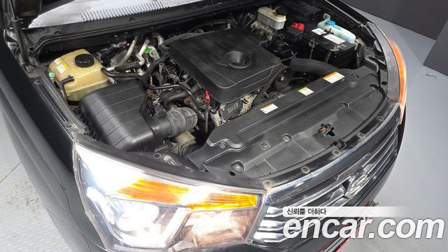 KG Mobility (SsangYong) Korando Turismo 2WD GT 11-seater 2014 — фото 6