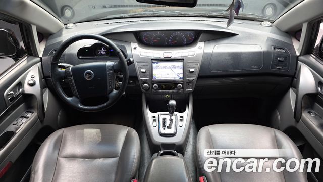 KG Mobility (SsangYong) Korando Turismo 2WD GT 11-seater 2014 — фото 7