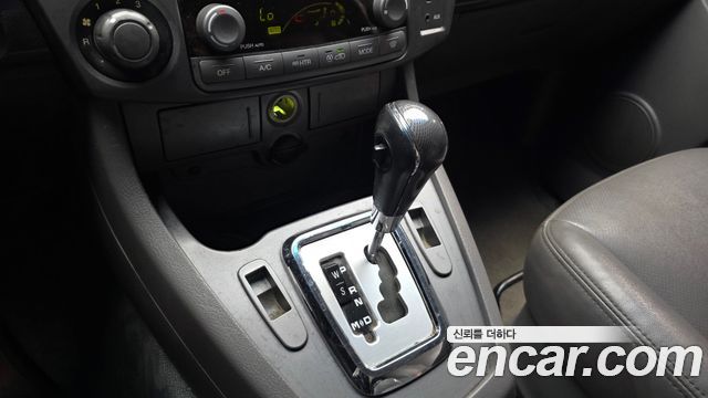 KG Mobility (SsangYong) Korando Turismo 2WD GT 11-seater 2014 — фото 9