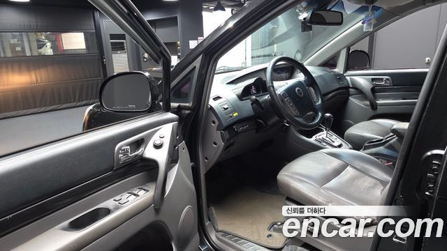 KG Mobility (SsangYong) Korando Turismo 2WD GT 11-seater 2014 — фото 10