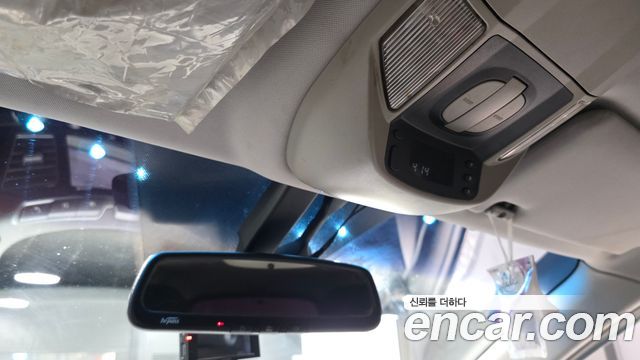 KG Mobility (SsangYong) Korando Turismo 2WD GT 11-seater 2014 — фото 19