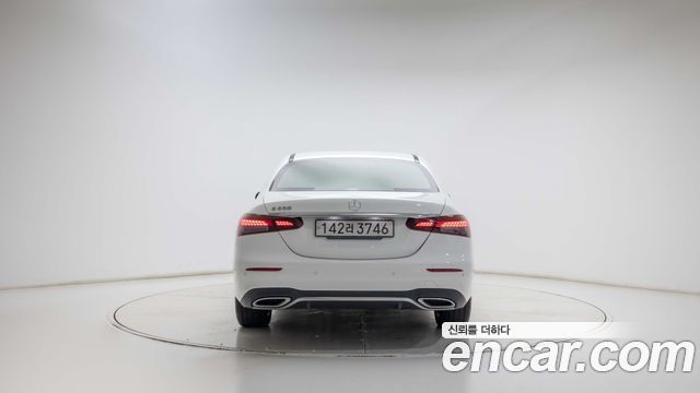 Mercedes-Benz E-Class (W213) E250 AMG Line 2023 — фото 4