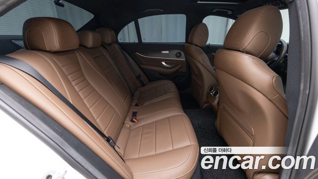 Mercedes-Benz E-Class (W213) E250 AMG Line 2023 — фото 10