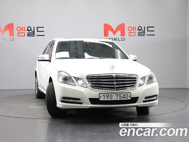Mercedes-Benz E-Class (W212) E200 CGI 2011 — фото 2