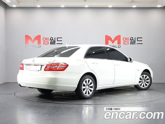 Mercedes-Benz E-Class (W212) E200 CGI 2011 — фото 3