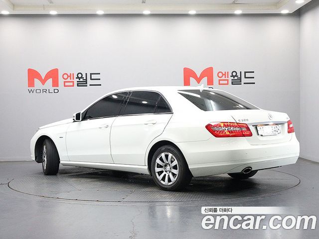 Mercedes-Benz E-Class (W212) E200 CGI 2011 — фото 4