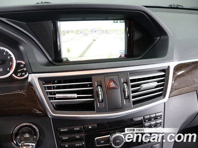 Mercedes-Benz E-Class (W212) E200 CGI 2011 — фото 9