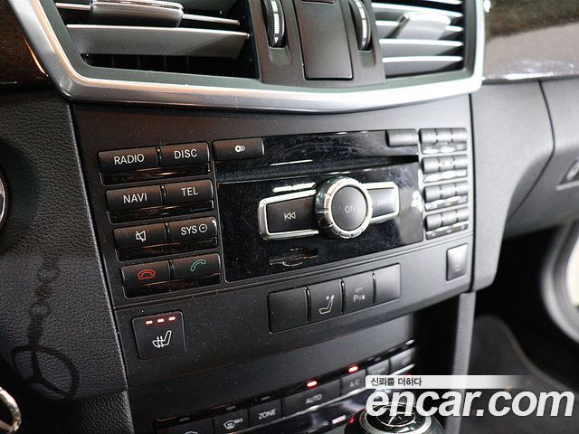 Mercedes-Benz E-Class (W212) E200 CGI 2011 — фото 10