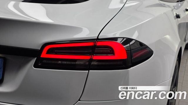 Tesla Model S AWD 2023 — фото 23