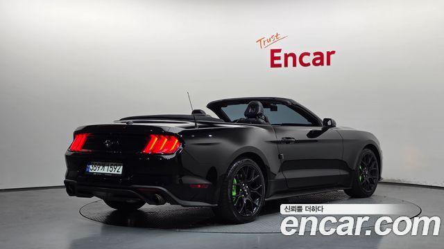 Ford Mustang Convertible 2019 — фото 2
