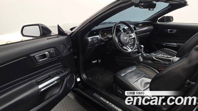 Ford Mustang Convertible 2019 — фото 10