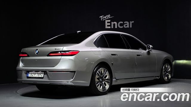 BMW 7 Series (G70) 740i sDrive Design Pure Excellence 2023 — фото 2