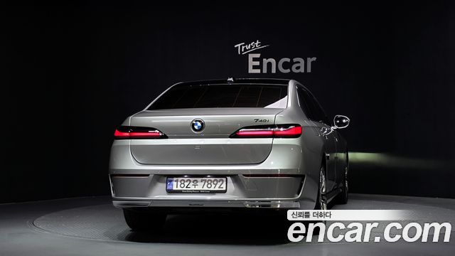 BMW 7 Series (G70) 740i sDrive Design Pure Excellence 2023 — фото 4