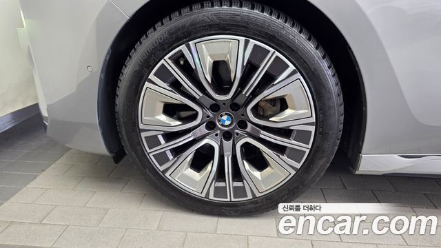 BMW 7 Series (G70) 740i sDrive Design Pure Excellence 2023 — фото 5