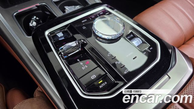 BMW 7 Series (G70) 740i sDrive Design Pure Excellence 2023 — фото 9
