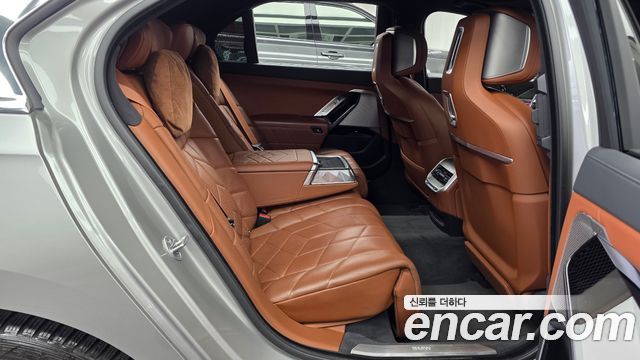 BMW 7 Series (G70) 740i sDrive Design Pure Excellence 2023 — фото 12