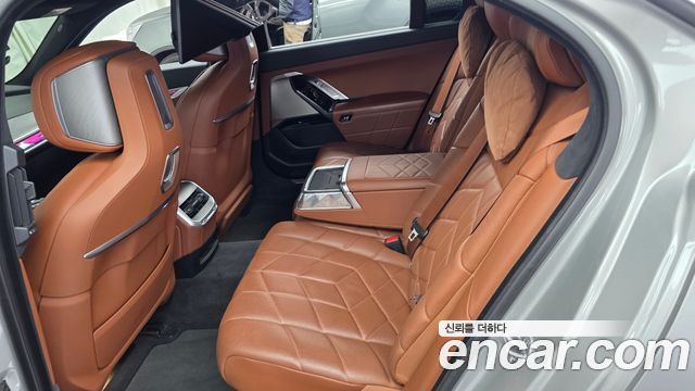 BMW 7 Series (G70) 740i sDrive Design Pure Excellence 2023 — фото 26