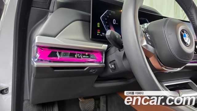 BMW 7 Series (G70) 740i sDrive Design Pure Excellence 2023 — фото 32
