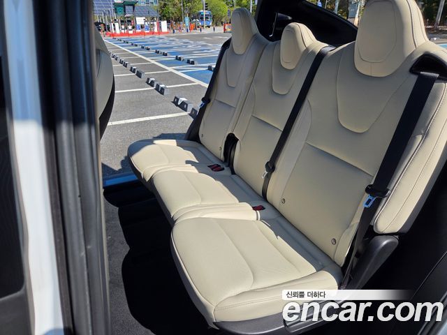 Tesla Model X AWD 2023 — фото 10