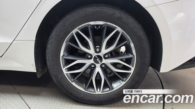 Kia K5 (III) 2.0 Prestige 2023 — фото 21