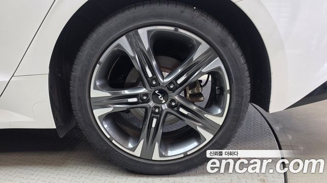 Kia K5 (III) 2.0 Prestige 2023 — фото 21