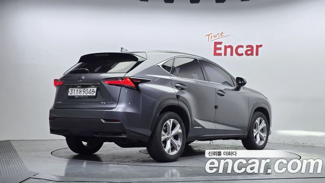 Lexus NX300h Executive 2017 — фото 2