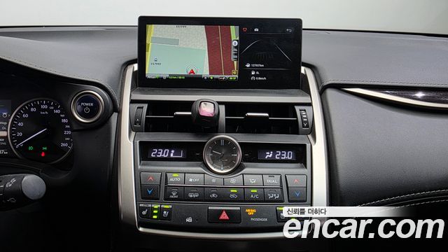 Lexus NX300h Executive 2017 — фото 15