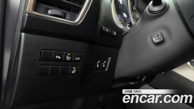 Lexus NX300h Executive 2017 — фото 16