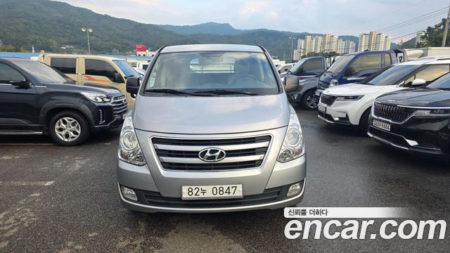 Hyundai Grand Starex 3-Seater VAN Smart