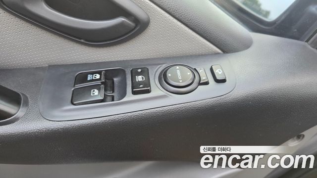 Hyundai Grand Starex 3-Seater VAN Smart 2018 — фото 10