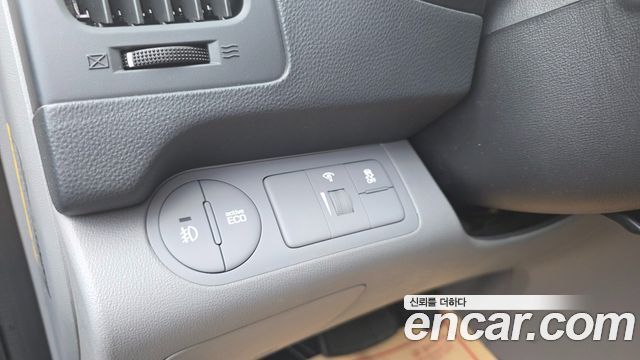Hyundai Grand Starex 3-Seater VAN Smart 2018 — фото 15