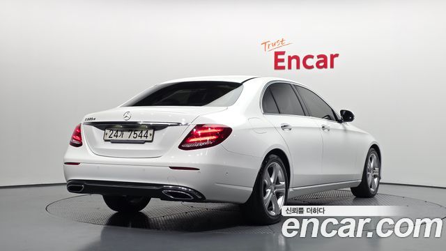 Mercedes-Benz E-Class (W213) E220d Avantgarde 2017 — фото 2