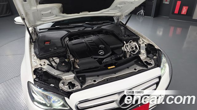 Mercedes-Benz E-Class (W213) E220d Avantgarde 2017 — фото 6