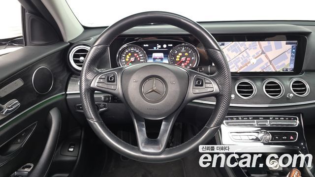 Mercedes-Benz E-Class (W213) E220d Avantgarde 2017 — фото 13