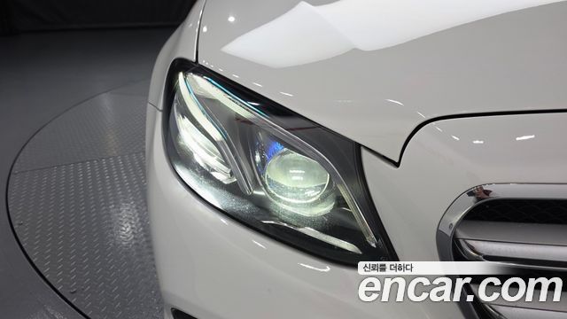 Mercedes-Benz E-Class (W213) E220d Avantgarde 2017 — фото 22