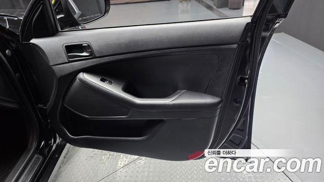 Kia K5 Luxury Standard 2015 — фото 24