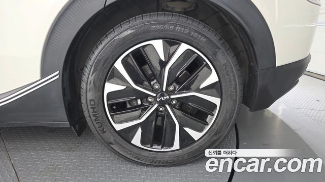 Kia EV6 Long Range Air 2023 — фото 21