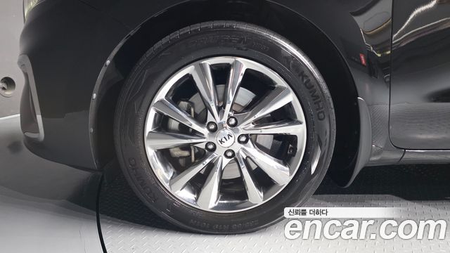 Kia Carnival 9-Seater Noblesse Special 2020 — фото 5