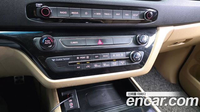 Kia Carnival 9-Seater Noblesse Special 2020 — фото 17