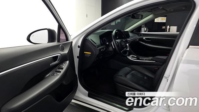 Hyundai Sonata (DN8) 2.0 Premium Family 2020 — фото 10