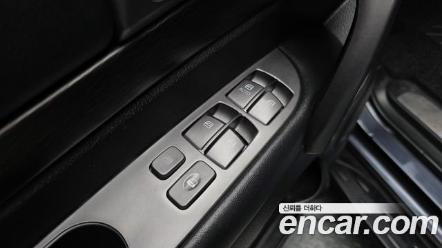 KG Mobility (SsangYong) Korando Turismo 4WD TX 9-seater 2017 — фото 16
