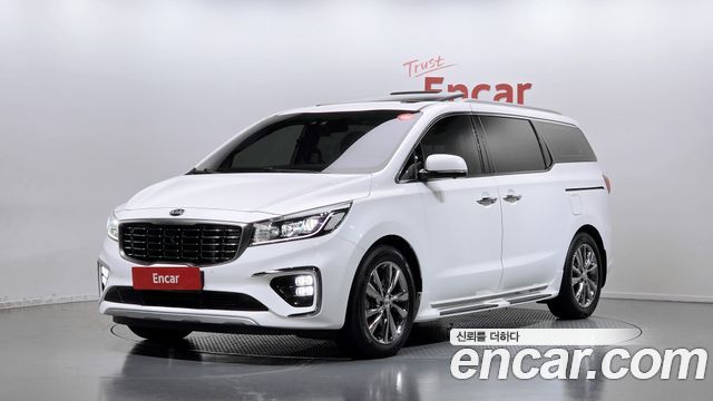 Kia Carnival 7-Seater Limousine VIP