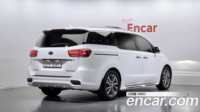 Kia Carnival 7-Seater Limousine VIP 2019 — фото 2