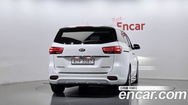 Kia Carnival 7-Seater Limousine VIP 2019 — фото 4